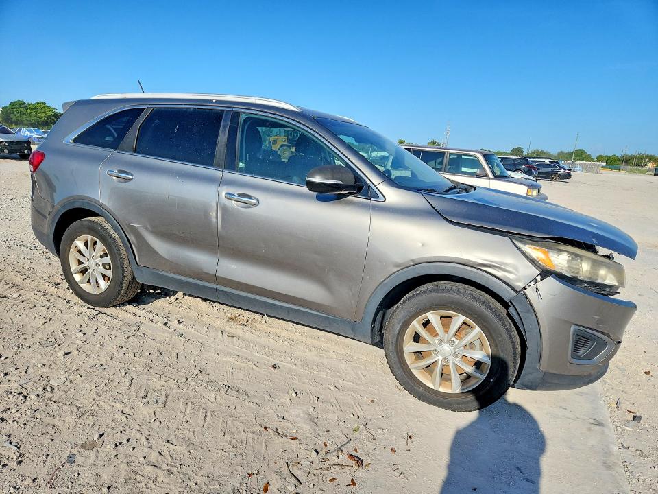 Photo 4 from auction – 2016 KIA SORENTO with VIN 5XYPG4A36GG091497
