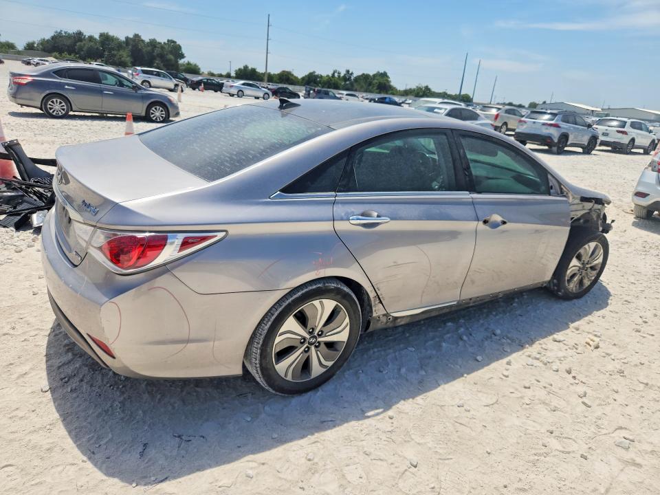 Photo 3 from auction – 2013 HYUNDAI SONATA with VIN KMHEC4A42DA086073