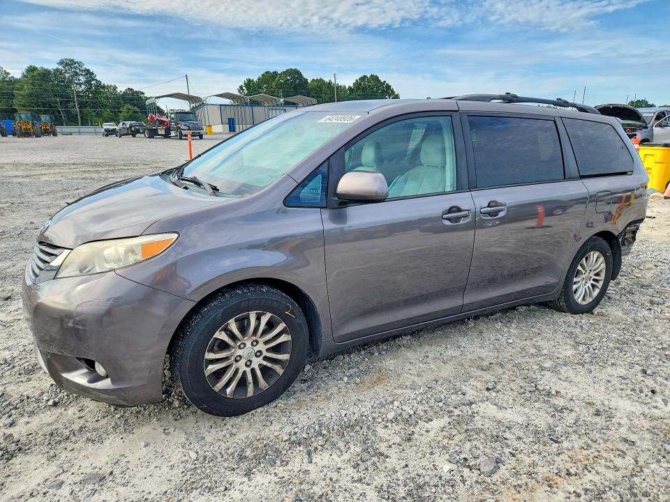 TOYOTA SIENNA 2014 with VIN 5TDYK3DC3ES433660 - Photo from auction