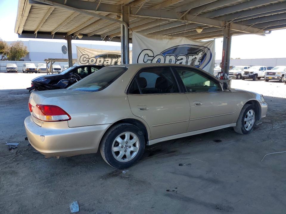 Photo 3 from auction – 2002 HONDA ACCORD with VIN JHMCG66882C017637