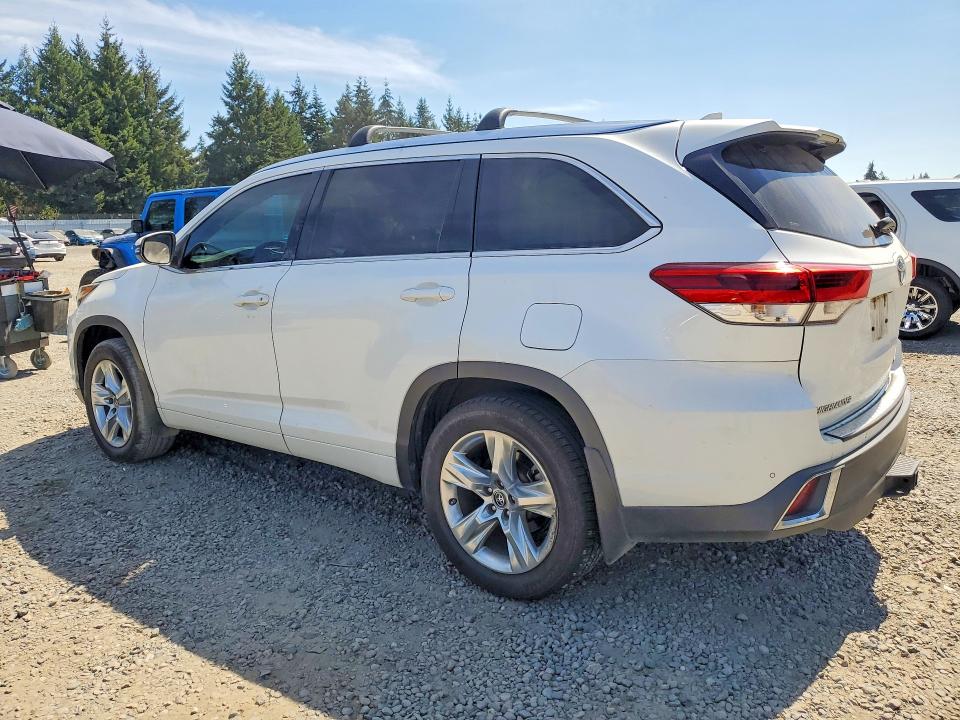 Photo 2 from auction – 2017 TOYOTA HIGHLANDER with VIN 5TDDZRFH9HS375032