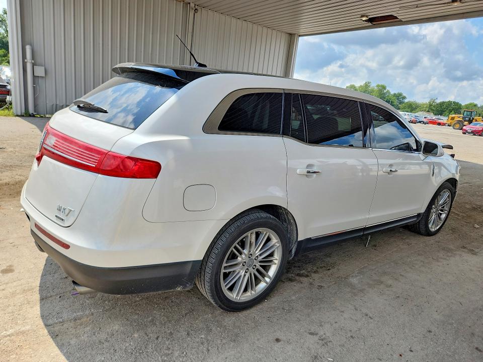 Photo 3 from auction – 2015 LINCOLN MKT with VIN 2LMHJ5AT4FBL03652