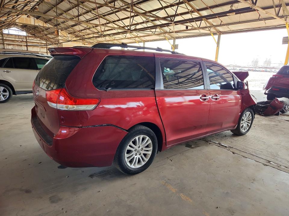 Photo 3 from auction – 2013 TOYOTA SIENNA with VIN 5TDYK3DC8DS393672