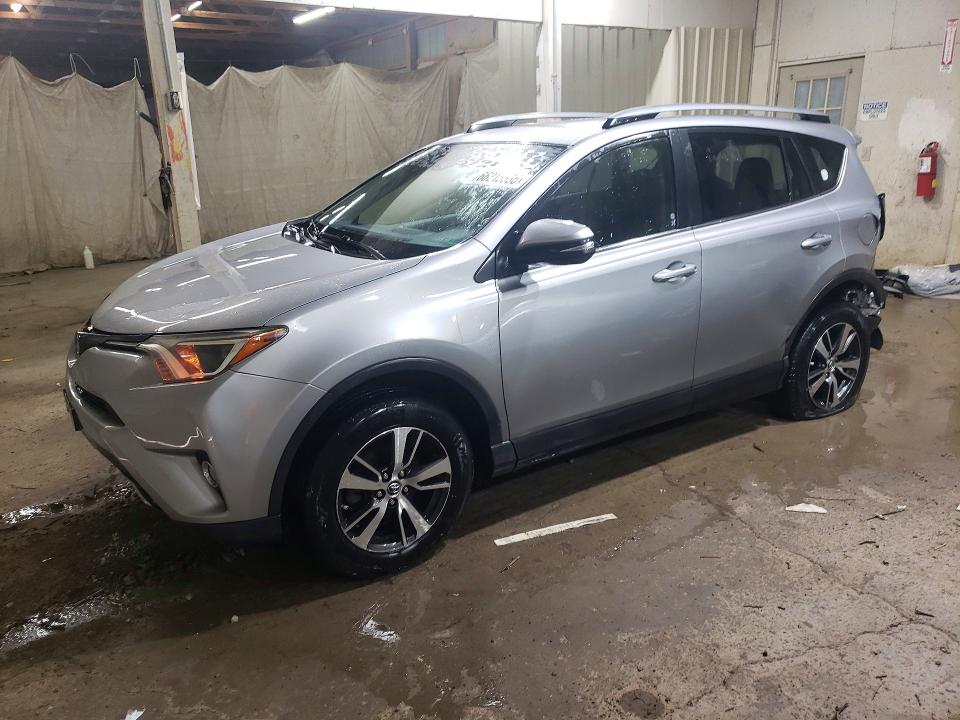 Снимка 1 от търг – 2018 TOYOTA RAV4 с VIN JTMRFREV7JD235259