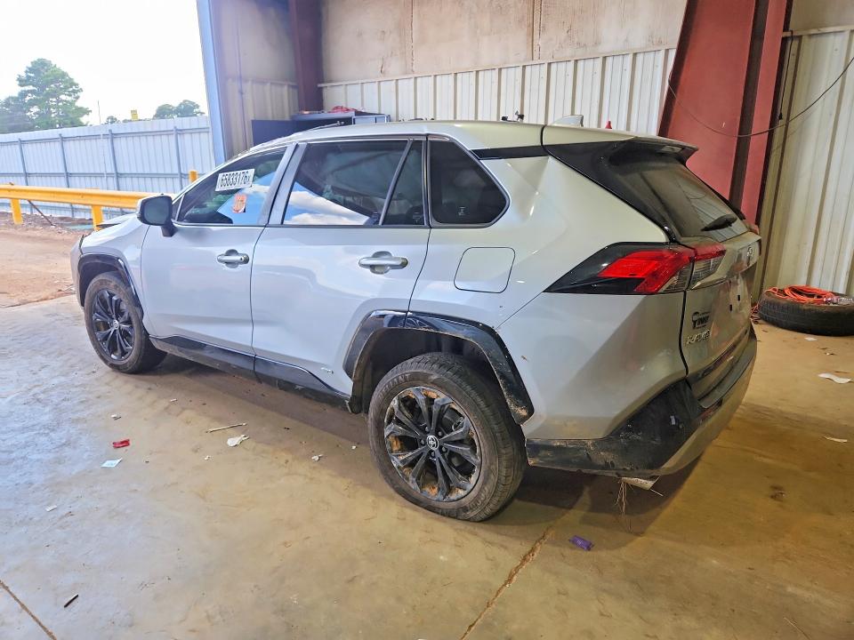 Photo 2 from auction – 2022 TOYOTA RAV4 with VIN JTM16RFV0ND058748