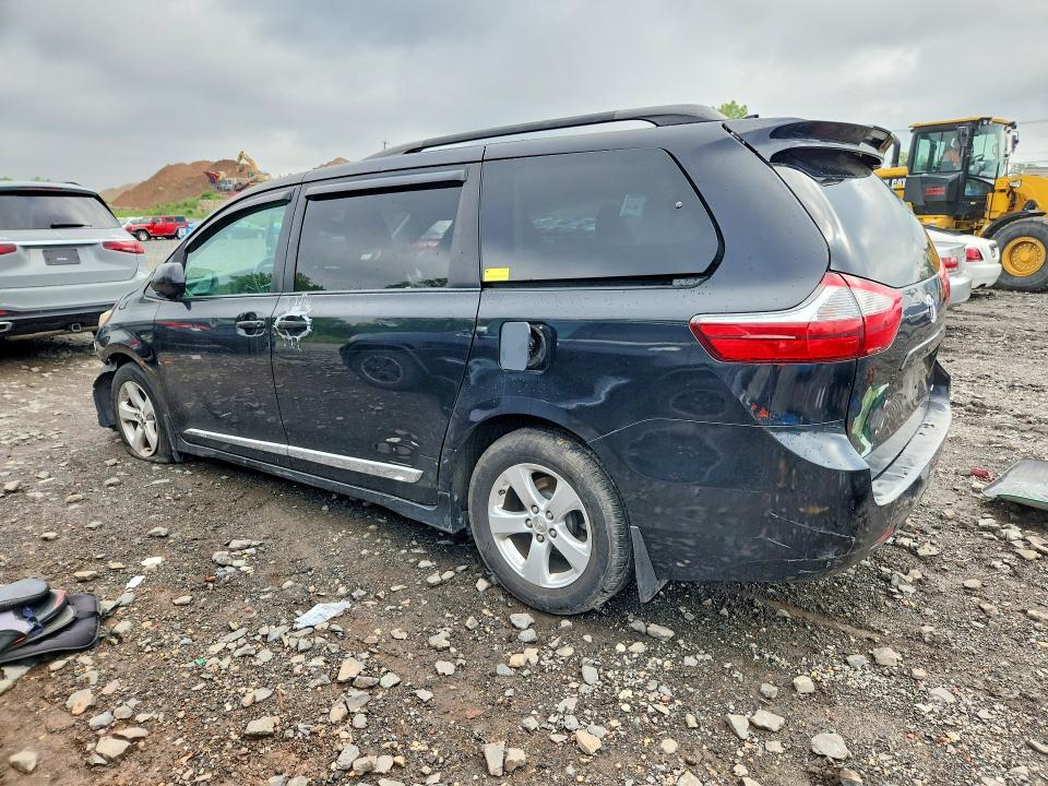 Photo 2 from auction – 2018 TOYOTA SIENNA with VIN 5TDKZ3DC8JS902396
