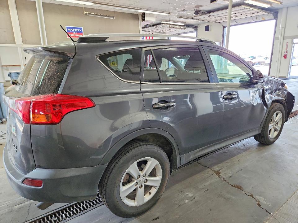 Photo 3 from auction – 2013 TOYOTA RAV4 with VIN JTMRFREVXDD013111