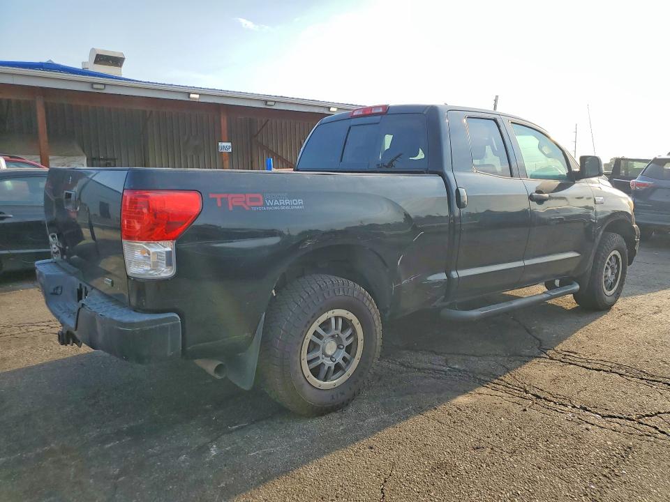 Photo 3 from auction – 2011 TOYOTA TUNDRA with VIN 5TFUW5F12BX165152
