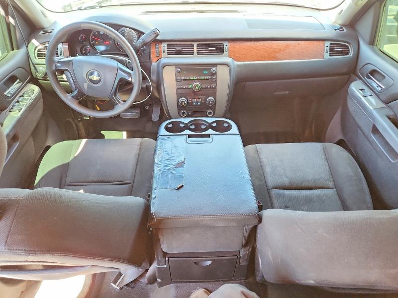 Photo 8 from auction – 2011 CHEVROLET TAHOE with VIN 1GNLC2E00BR147336