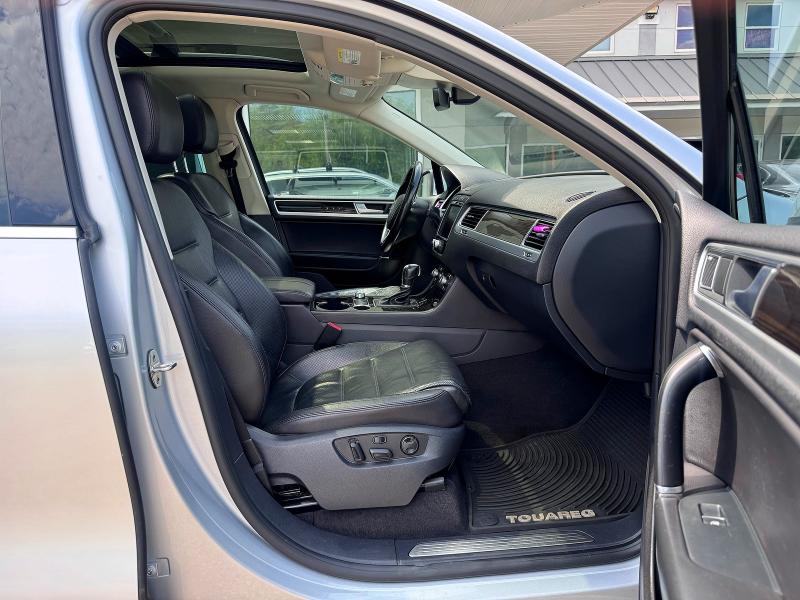 Photo 5 from auction – 2017 VOLKSWAGEN TOUAREG with VIN WVGGF7BP8HD001557