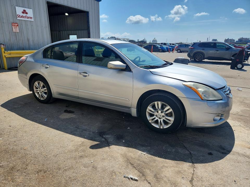 Zdjęcie 4 z aukcji – 2011 NISSAN ALTIMA z VIN 1N4AL2AP4BN415644