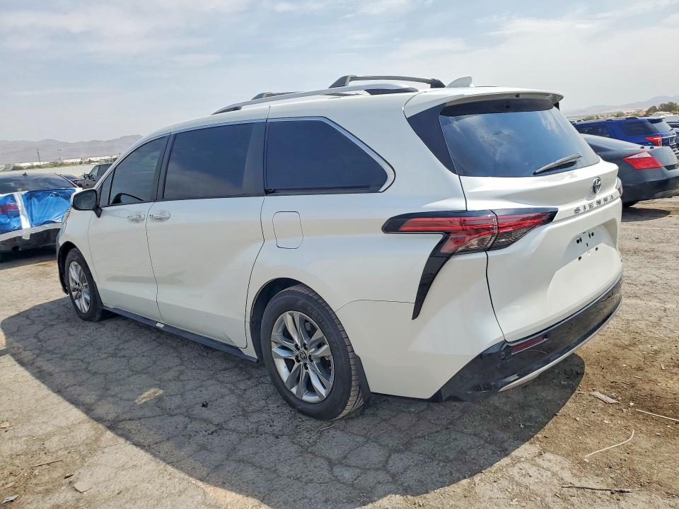 Photo 2 from auction – 2022 TOYOTA SIENNA with VIN 5TDZRKECXNS123773