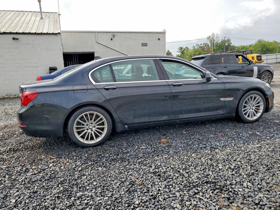 Photo 3 from auction – 2014 BMW 750 with VIN WBAYF8C54ED142517