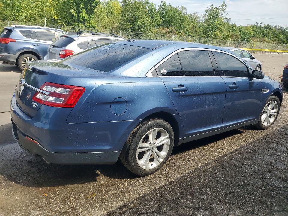 Photo 3 from auction – 2018 FORD TAURUS with VIN 1FAHP2H82JG123611