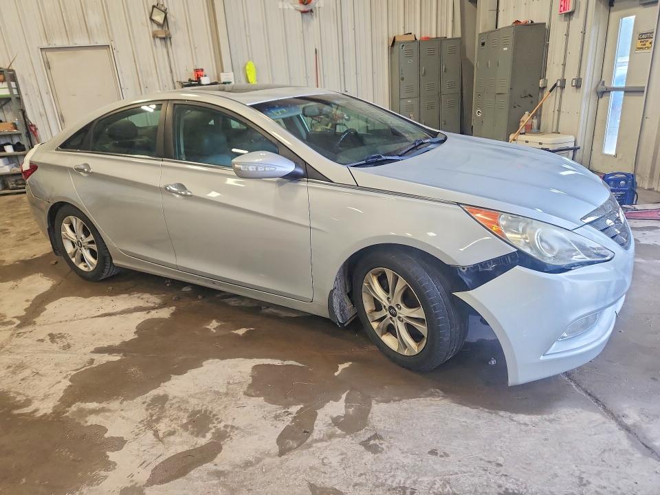 Photo 4 from auction – 2011 HYUNDAI SONATA with VIN 5NPEC4AC4BH125392