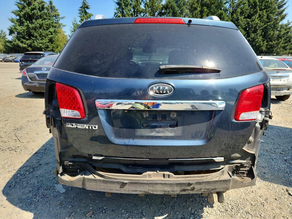 Photo 6 from auction – 2011 KIA SORENTO with VIN 5XYKT4A13BG019864