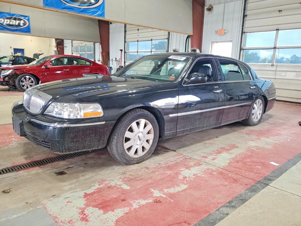 2003 LINCOLN TOWN CAR - Търг №64988396