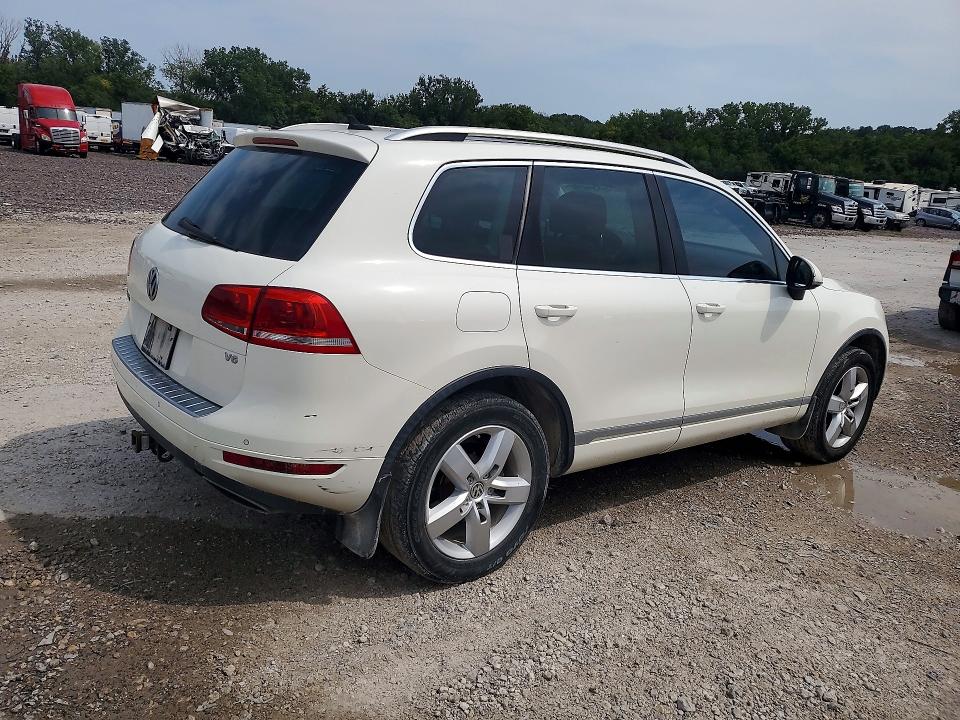 Photo 3 from auction – 2012 VOLKSWAGEN TOUAREG with VIN WVGFF9BP3CD003135