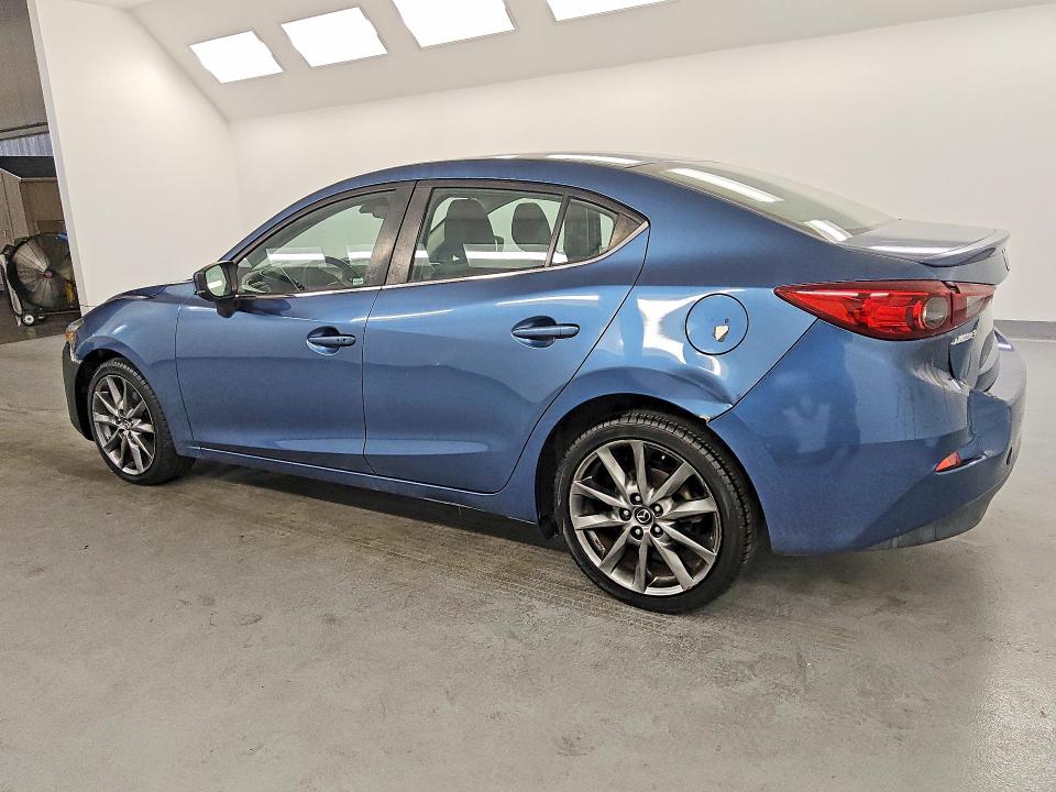 Foto 2 de la subasta – 2018 MAZDA 3 con VIN 3MZBN1V33JM257880