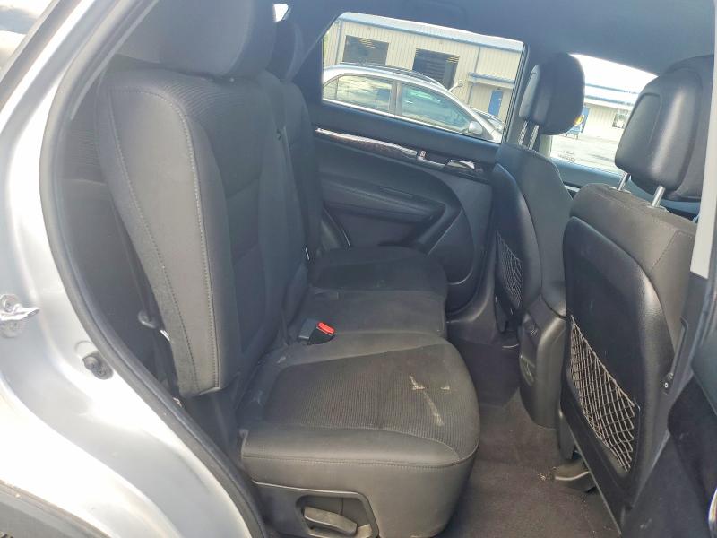 Photo 10 from auction – 2014 KIA SORENTO with VIN 5XYKTCA67EG470872