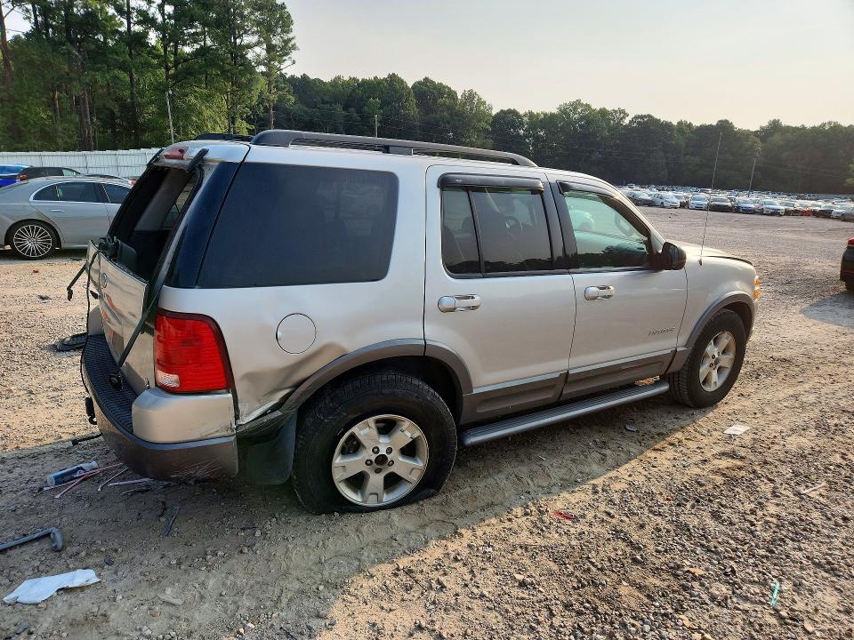 Photo 3 from auction – 2004 FORD EXPLORER with VIN 1FMZU73W74UA26870