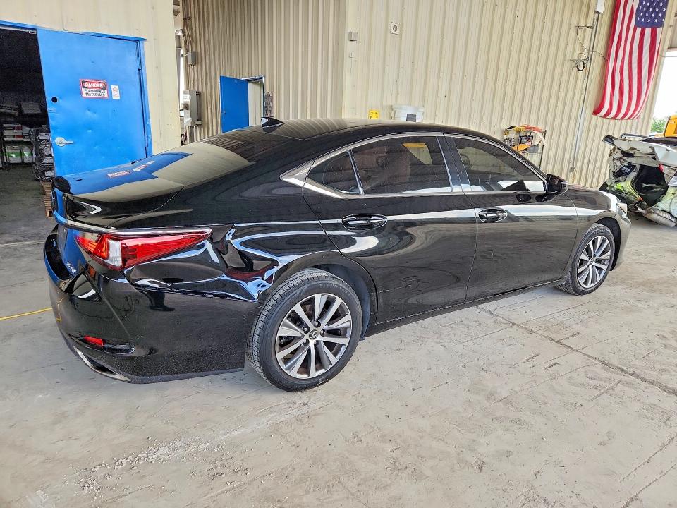 Photo 3 from auction – 2019 LEXUS ES with VIN 58ABZ1B12KU043880