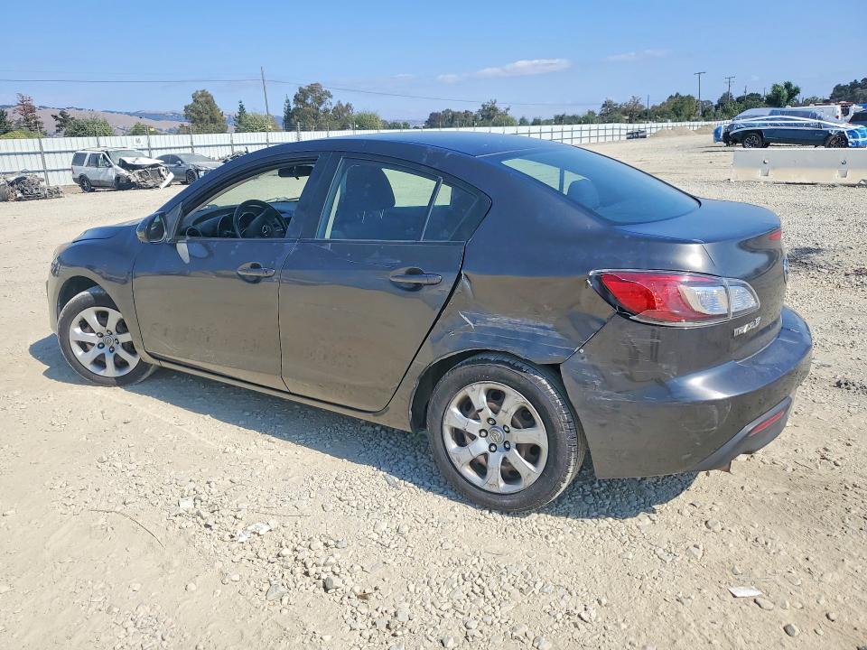 Photo 2 from auction – 2011 MAZDA 3 with VIN JM1BL1UF1B1470605