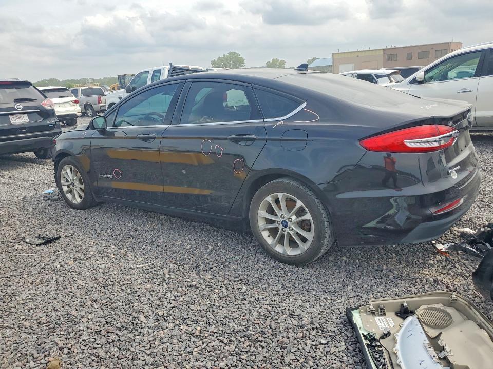 Photo 2 from auction – 2019 FORD FUSION with VIN 3FA6P0LU4KR164753
