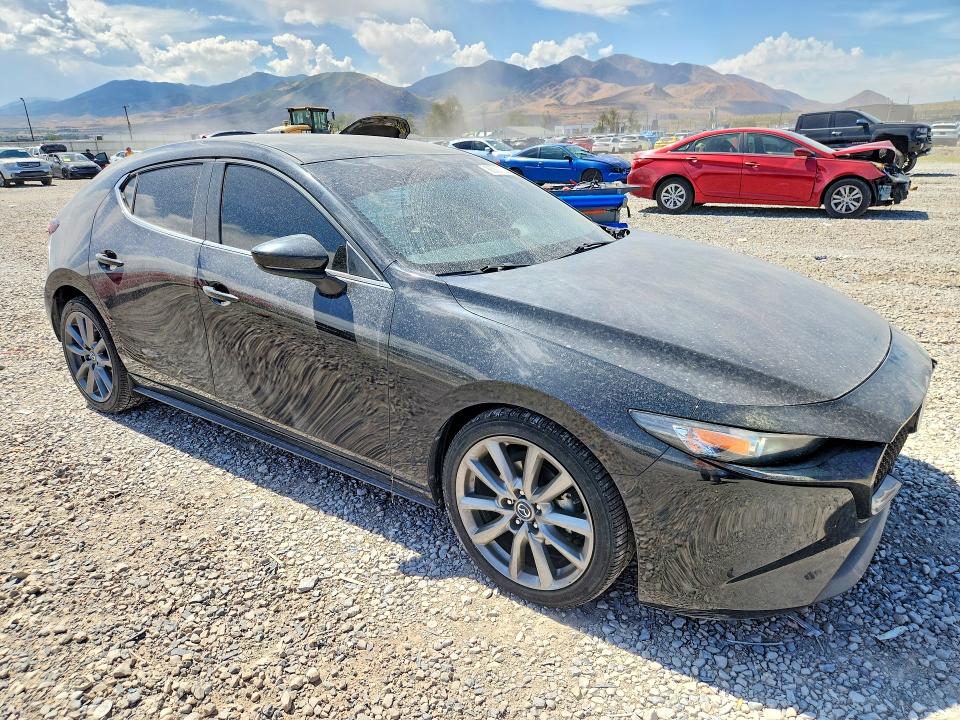 Photo 4 from auction – 2019 MAZDA 3 with VIN JM1BPAJM3K1121209