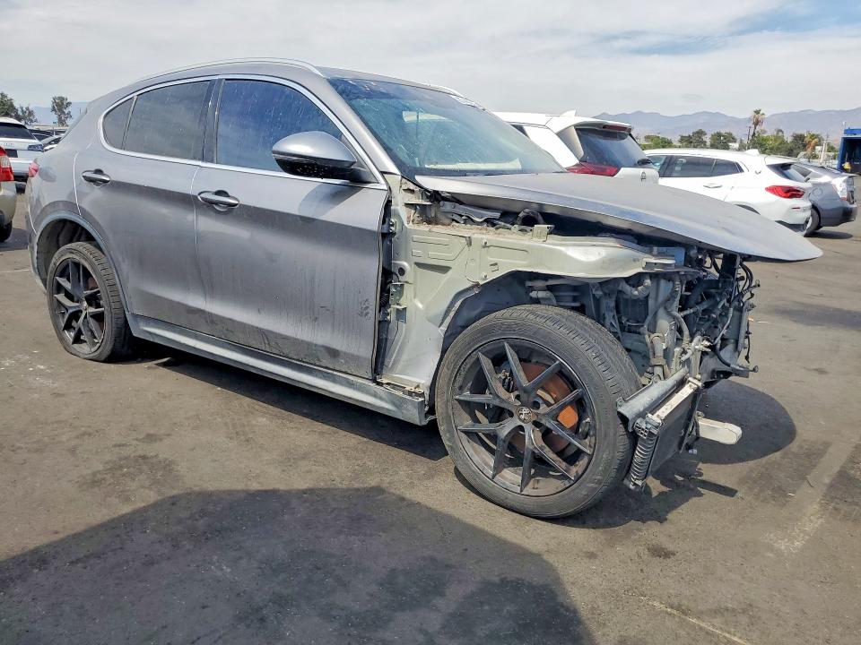 Photo 4 from auction – 2018 ALFA ROMEO STELVIO with VIN ZASFAKBN3J7B59865