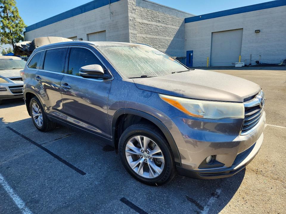 Photo 4 from auction – 2015 TOYOTA HIGHLANDER with VIN 5TDKKRFH4FS070739