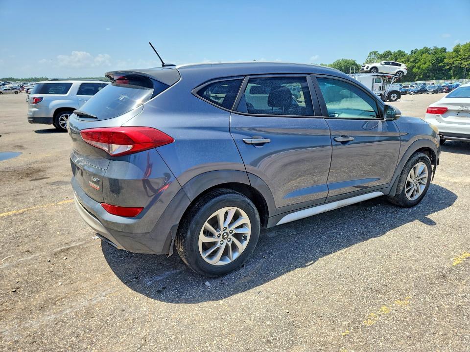 Photo 3 from auction – 2017 HYUNDAI TUCSON with VIN KM8J33A25HU577412