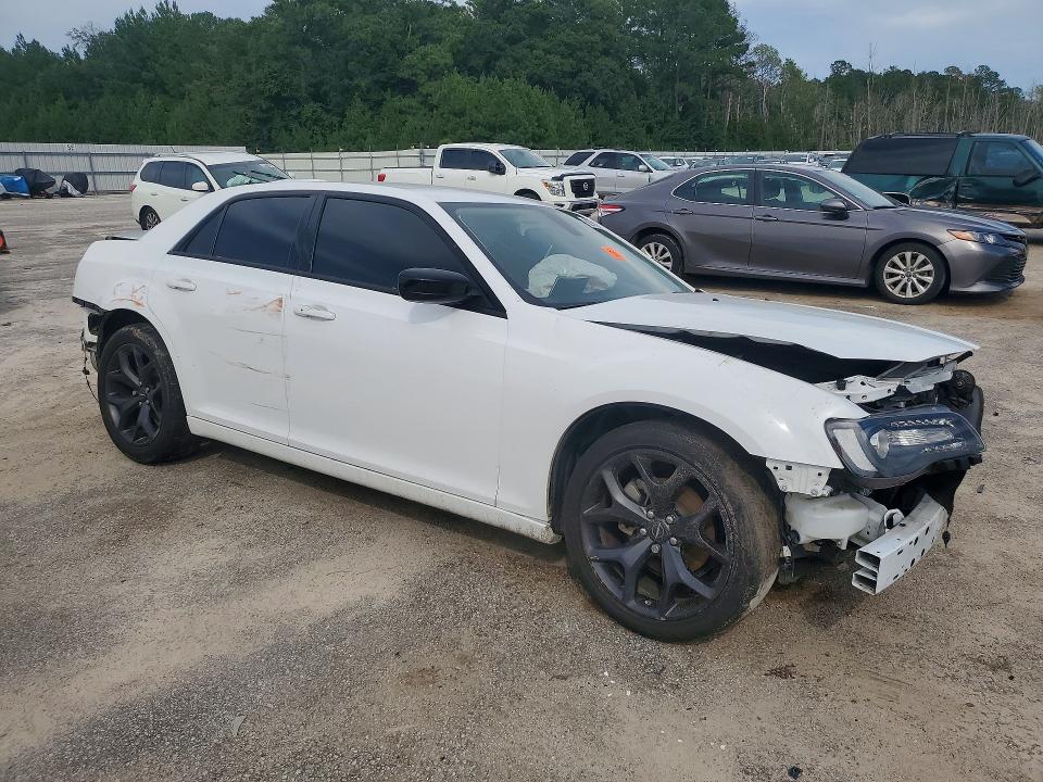 Photo 4 from auction – 2023 CHRYSLER 300 with VIN 2C3CCAAGXPH706554