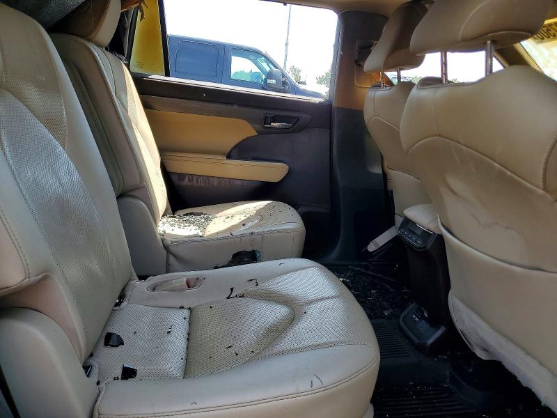 Photo 11 from auction – 2021 TOYOTA HIGHLANDER with VIN 5TDDZRBH2MS111120