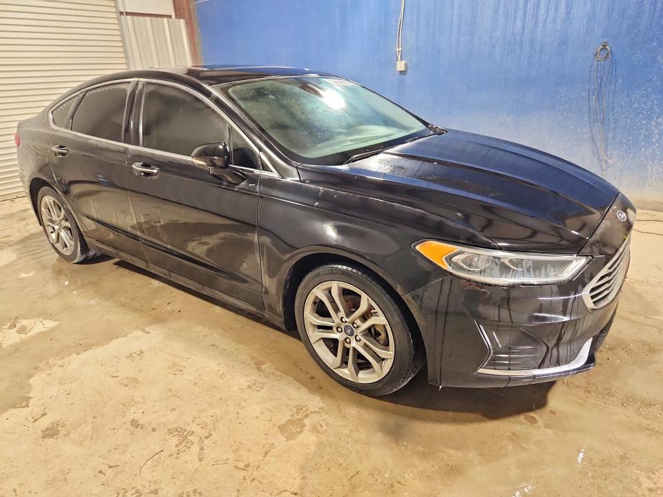 Photo 4 from auction – 2019 FORD FUSION with VIN 3FA6P0CD4KR238012