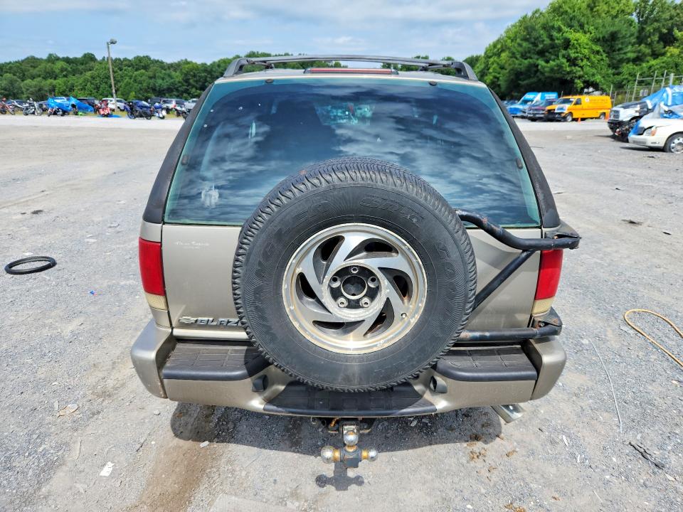 Photo 6 from auction – 2000 CHEVROLET BLAZER with VIN 1GNCT18W8YK117416