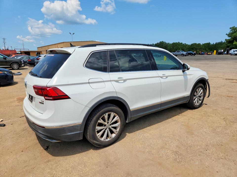 Photo 3 from auction – 2018 VOLKSWAGEN TIGUAN with VIN 3VV2B7AX4JM087652