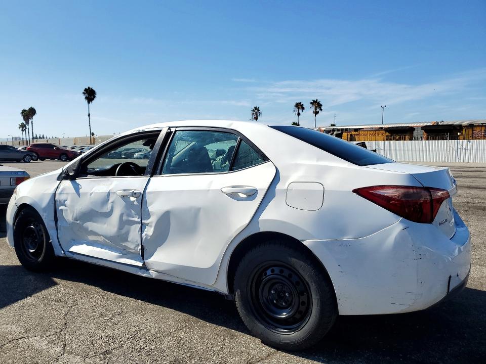 Photo 2 from auction – 2018 TOYOTA COROLLA with VIN 5YFBURHE9JP792254