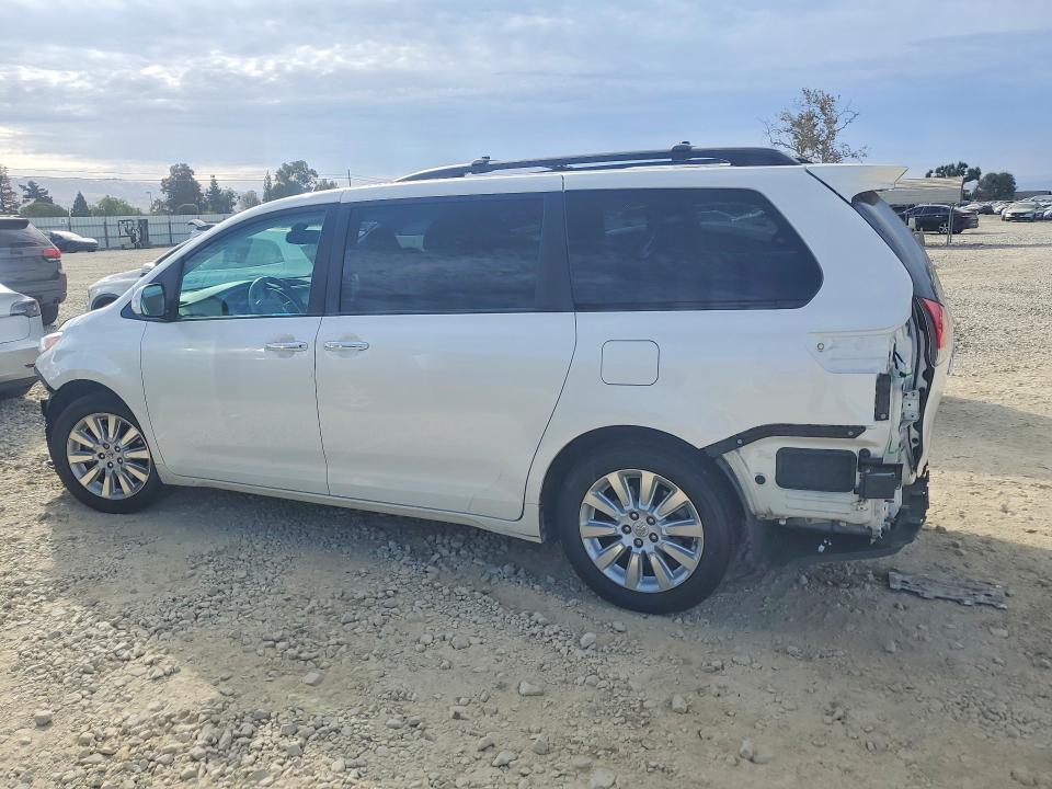 Photo 2 from auction – 2014 TOYOTA SIENNA with VIN 5TDDK3DC4ES086564