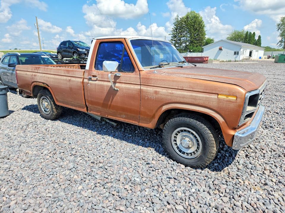 Photo 4 from auction – 1982 FORD F150 with VIN 1FTDF15F4CLA44539