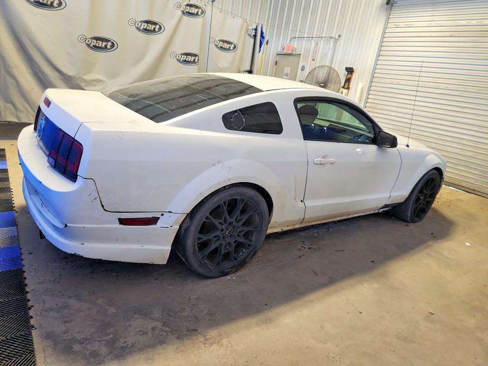 Photo 3 from auction – 2005 FORD MUSTANG with VIN 1ZVFT80N155152369