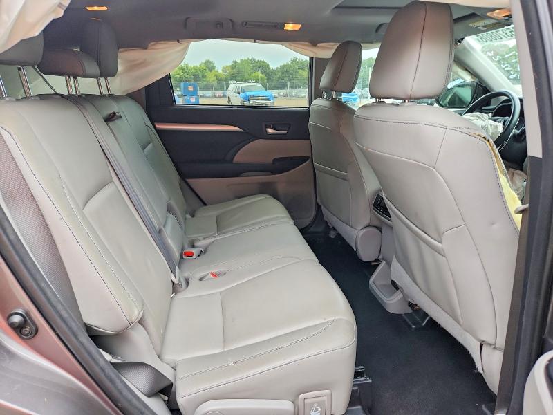 Photo 11 from auction – 2016 TOYOTA HIGHLANDER with VIN 5TDJKRFH0GS338120