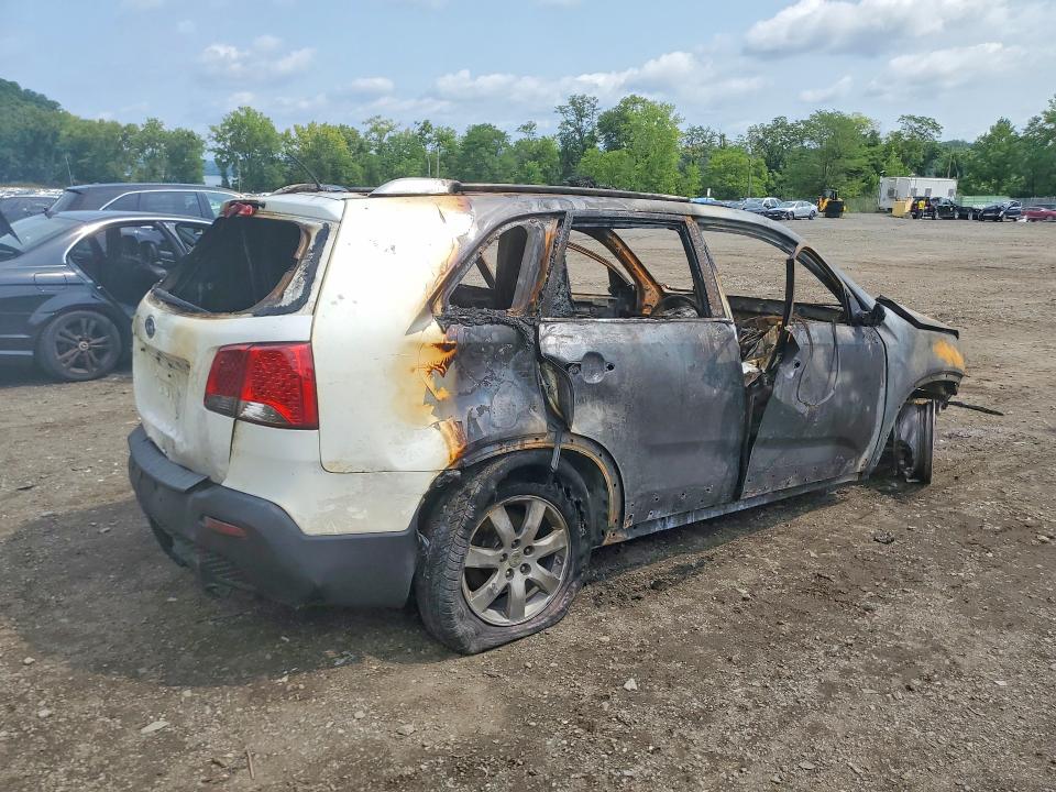 Photo 3 from auction – 2012 KIA SORENTO with VIN 5XYKT3A60CG309048
