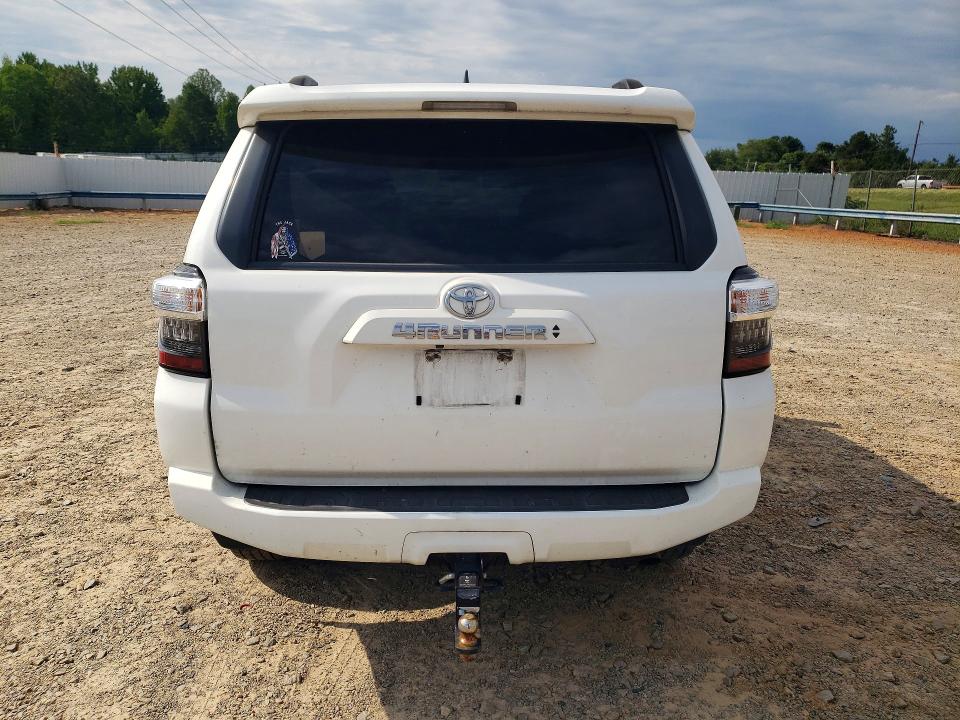 Photo 6 from auction – 2022 TOYOTA 4RUNNER with VIN JTEEU5JR8N5269907