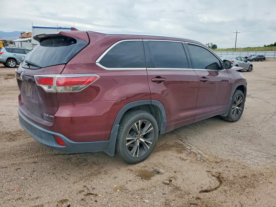 Photo 3 from auction – 2016 TOYOTA HIGHLANDER with VIN 5TDJKRFH5GS299721