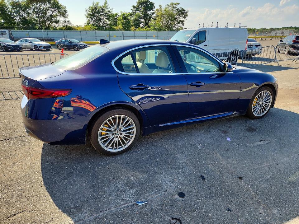 Photo 3 from auction – 2018 ALFA ROMEO GIULIA with VIN ZARFAEEN8J7597261