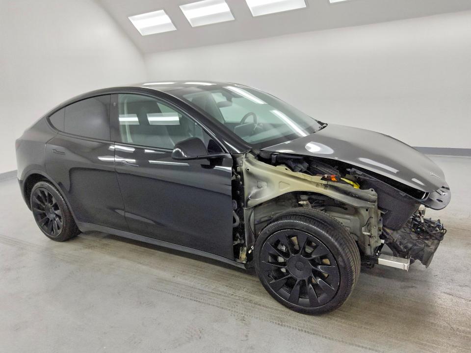 Photo 4 from auction – 2022 TESLA MODEL Y with VIN 7SAYGDEE5NF480395