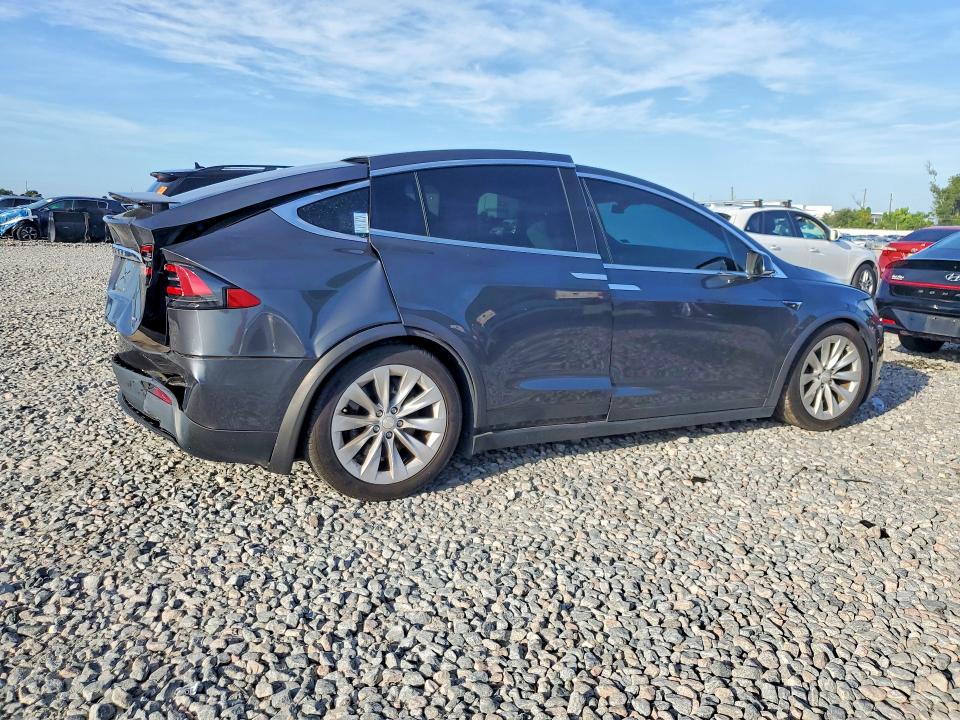 Foto 3 de la subasta – 2017 TESLA MODEL X con VIN 5YJXCBE26HF043606