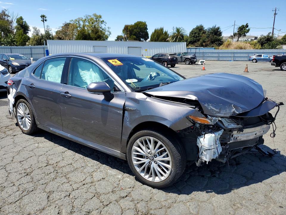 Photo 4 from auction – 2018 TOYOTA CAMRY HYBRID with VIN 4T1B21HK1JU005888