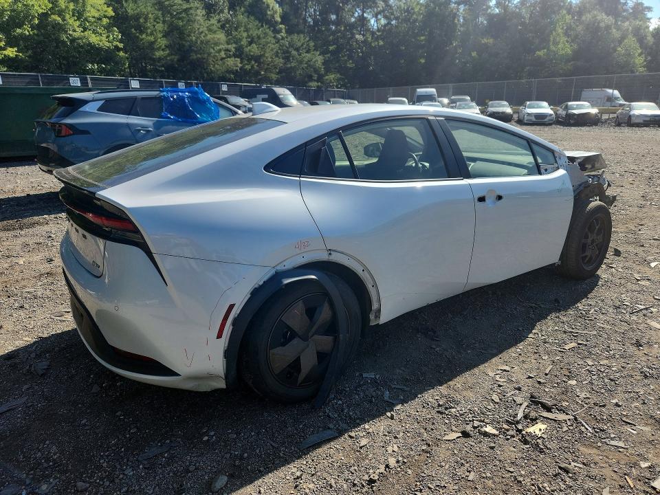 Photo 3 from auction – 2023 TOYOTA PRIUS with VIN JTDACAAU2P3004272